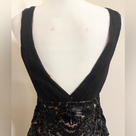 Elegant Black Lace Dress - Picture 5 of 14